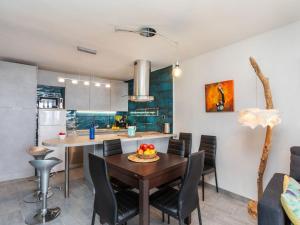 Kuchyň nebo kuchyňský kout v ubytování Apartment Jaume II-3 by Interhome