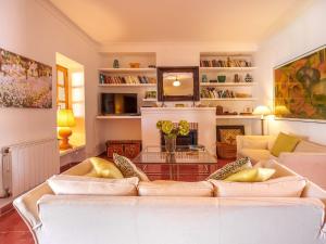 Χώρος καθιστικού στο Holiday Home Gran Llombards by Interhome