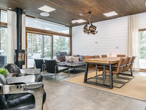 Χώρος καθιστικού στο Holiday Home Naava kaarna spa by Interhome