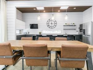 Η κουζίνα ή μικρή κουζίνα στο Holiday Home Naava kaarna spa by Interhome