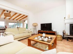 Et tv og/eller underholdning på Holiday Home Palmar by Interhome