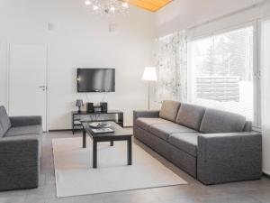 Posezení v ubytování Holiday Home Vuokatinranta suite 4 b by Interhome