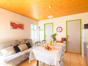 Χώρος καθιστικού στο Holiday Home Coquelicot by Interhome +18 φωτογραφίες