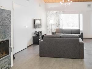 Posezení v ubytování Holiday Home Vuokatinranta suite 4 b by Interhome