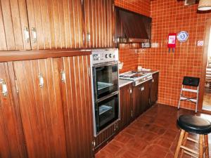 Kjøkken eller kjøkkenkrok på Villa Les Oliveres by Interhome