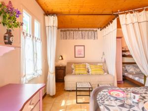 Ένα ή περισσότερα κρεβάτια σε δωμάτιο στο Holiday Home Lilas by Interhome +17 φωτογραφίες