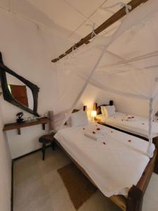 Ein Bett oder Betten in einem Zimmer der Unterkunft Babalao Bungalows