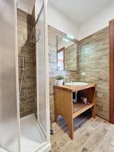 a bathroom with a sink and a shower at Albergo Rifugio La Grande Baita in Cutigliano