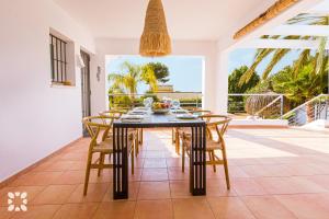 Balkón nebo terasa v ubytování Villa Thalassa by Abahana Villas