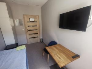 Televízia a/alebo spoločenská miestnosť v ubytovaní Bemma Apart Hostel