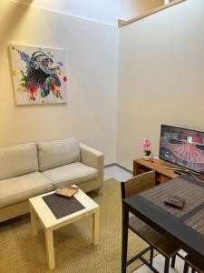 Μια τηλεόραση ή/και κέντρο ψυχαγωγίας στο Appartement lumineux et clim