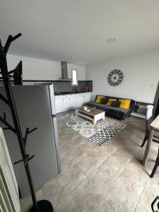 Kuchyňa alebo kuchynka v ubytovaní Superbe appartement dans villa avec piscine