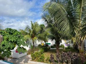 En udsigt til poolen hos Varadero Zanzibar Hotel eller i nærheden