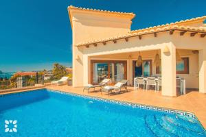 Bazén v ubytování Villa Mykonos by Abahana Villas nebo v jeho okolí