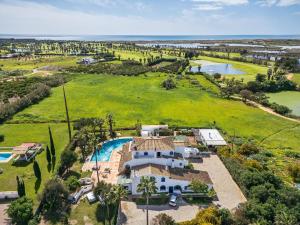 an aerial view of a large estate with a swimming pool at Quinta Terruta by Ocvillas in Albufeira