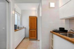Kuchyň nebo kuchyňský kout v ubytování Apartamentos ALAZUL Extramuros
