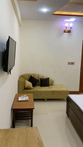 Μια τηλεόραση ή/και κέντρο ψυχαγωγίας στο Hotel AL MARKAZ +24 φωτογραφίες