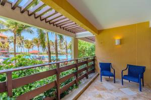 A balcony or terrace at Beach Park Suítes #120 - Resort por Carpediem