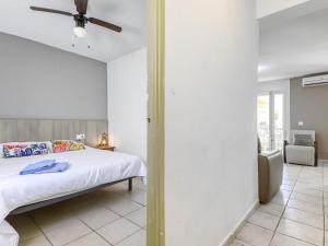 a bedroom with a bed and a ceiling fan at Apartment Muga-2 by Interhome in Empuriabrava