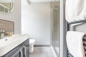 a bathroom with a sink and a shower at Blue Sky Cottage in Keswick +26 photos