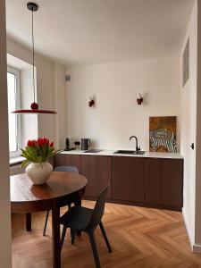 a kitchen with a wooden table and a dining room at Apartament przy Łazienkach Królewskich in Warsaw