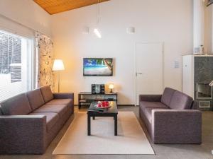 Posezení v ubytování Holiday Home Vuokatinranta suite 4 a by Interhome