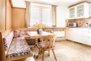 Kuchnia lub aneks kuchenny w obiekcie Chalet Matzhof