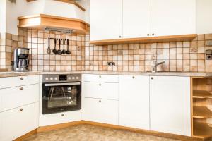 Kuchnia lub aneks kuchenny w obiekcie Chalet Matzhof