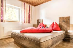 Łóżko lub łóżka w pokoju w obiekcie Chalet Matzhof