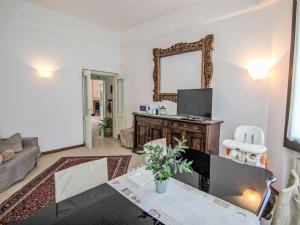 TV a/nebo společenská místnost v ubytování Villa Le Rondini by Interhome