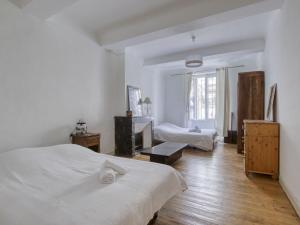 Ένα ή περισσότερα κρεβάτια σε δωμάτιο στο Apartment Le Cadiero by Interhome