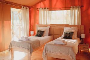 Glamping Mazury - Przystań Jeziorany客房内的一张或多张床位