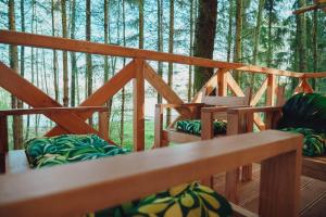 Glamping Mazury - Przystań Jeziorany的阳台或露台