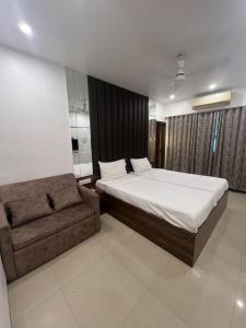 Postel nebo postele na pokoji v ubytování Hotel Supreme - Cuffe Parade