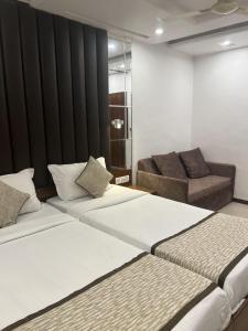 Postel nebo postele na pokoji v ubytování Hotel Supreme - Cuffe Parade