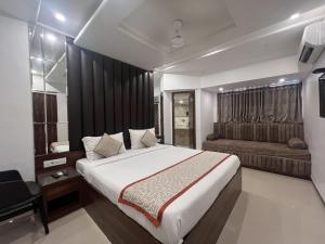 Postel nebo postele na pokoji v ubytování Hotel Supreme - Cuffe Parade