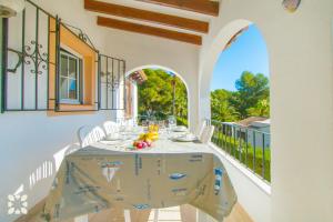 Balkón nebo terasa v ubytování Villa Talaris by Abahana Villas