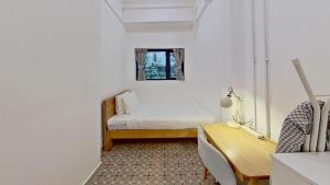 Tempat tidur dalam kamar di Habyt Bridges - 4 Wa In Fong Street