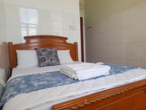 a bed with towels sitting on top of it at NGỌC LINH MT in Trung An