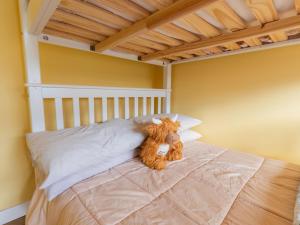 Postel nebo postele na pokoji v ubytování Chalet Morgan Stable by Interhome