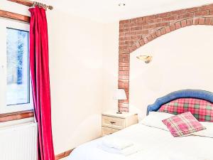 Ένα ή περισσότερα κρεβάτια σε δωμάτιο στο Chalet Oich View by Interhome