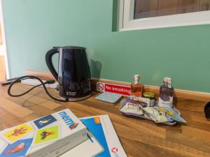 Příslušenství pro přípravu čaje a kávy v ubytování Chalet Phoenix Stable by Interhome