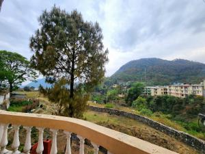 a balcony with a view of a mountain at Villa Kartina by the Hillstay in Bhowāli