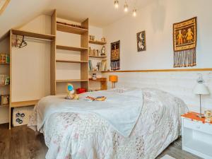 Postel nebo postele na pokoji v ubytování Holiday Home Les Jardins du Val by Interhome