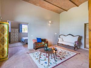 Posezení v ubytování Holiday Home Podere Vetricella by Interhome