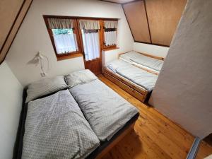 Postel nebo postele na pokoji v ubytování Chata Mezičky