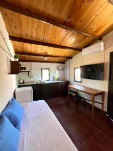 a room with a bed and a table and a kitchen at Camping El Madroñal in Fuenteheridos