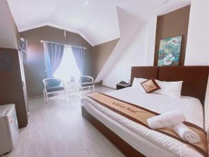 Postel nebo postele na pokoji v ubytování Q-Center Dalat