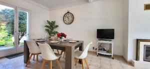 Photo de la galerie de l'établissement Color - Charmant appartement proche RER B & C avec Jardin, à Verrières-le-Buisson