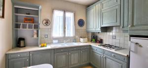 Photo de la galerie de l'établissement Color - Charmant appartement proche RER B & C avec Jardin, à Verrières-le-Buisson